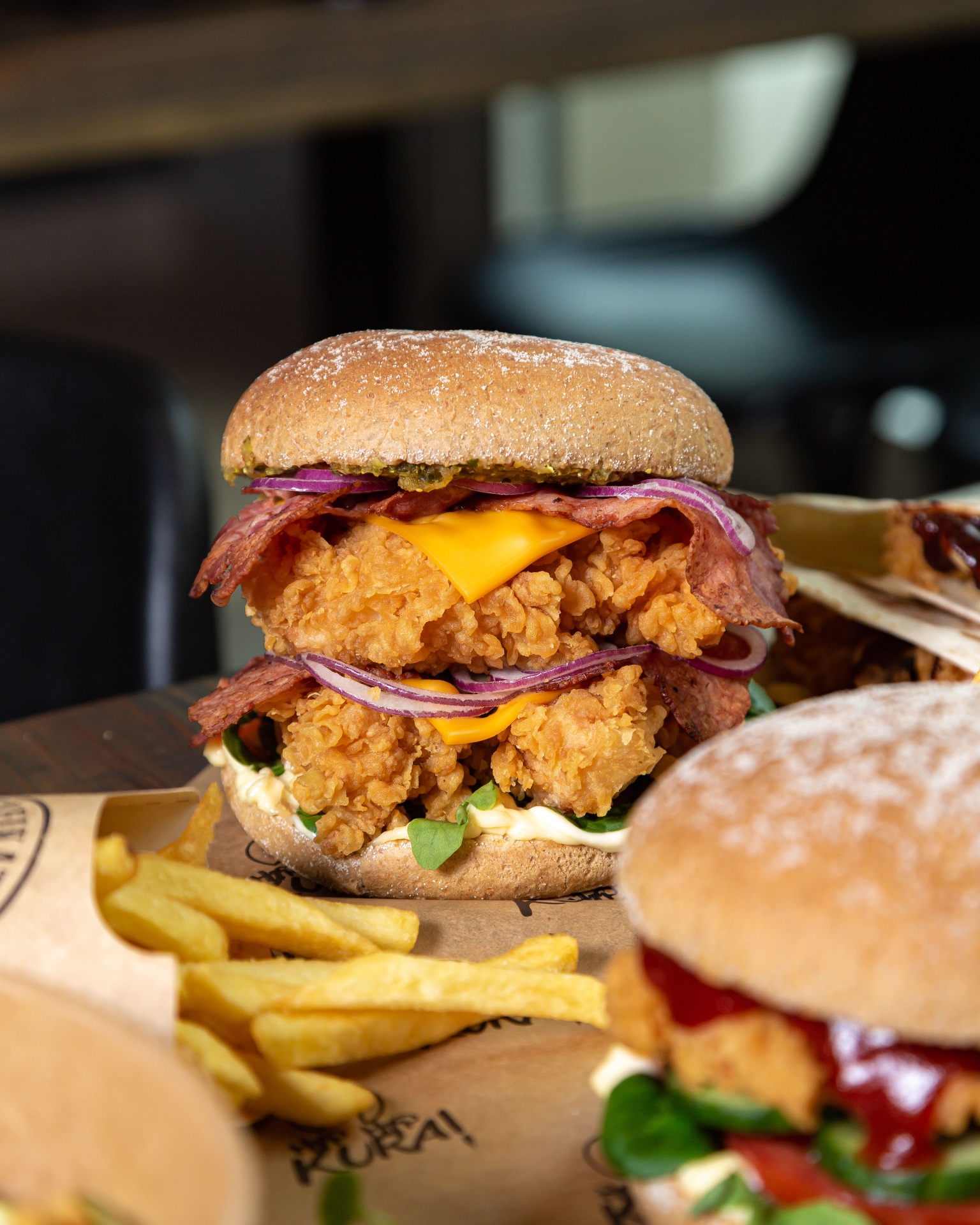 Podwójny burger z kurczaka z bekonem